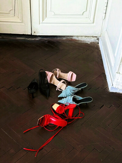 日常
一镜揉蓝浅