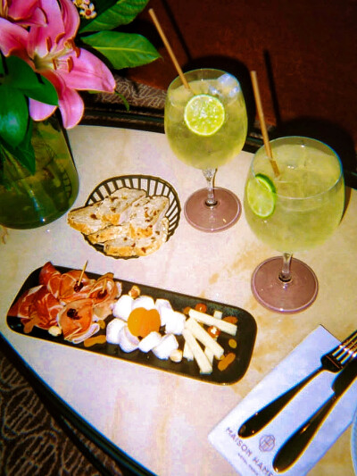 日常
匀红樱花绽