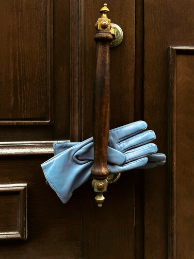 日常
一镜揉蓝浅