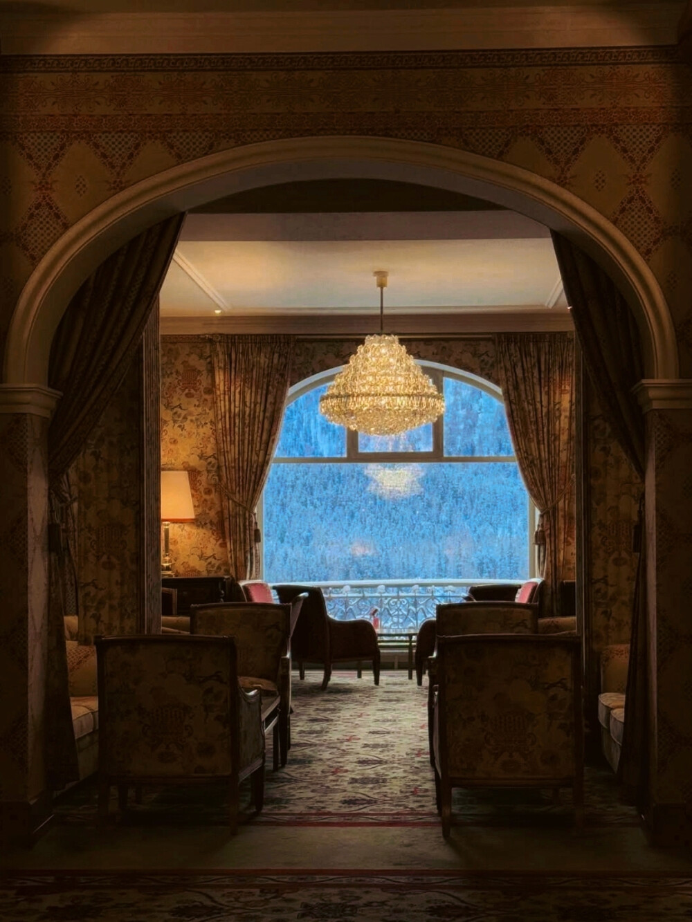 日常
一镜揉蓝浅