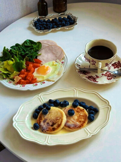 日常
匀红樱花绽