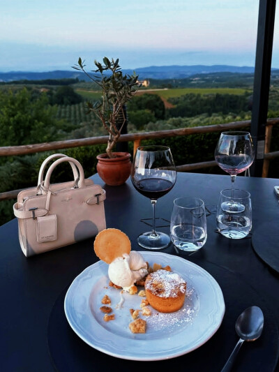 日常
一镜揉蓝浅