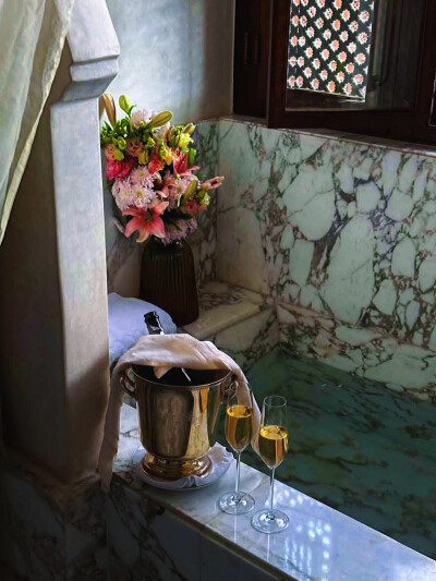 日常
匀红樱花绽