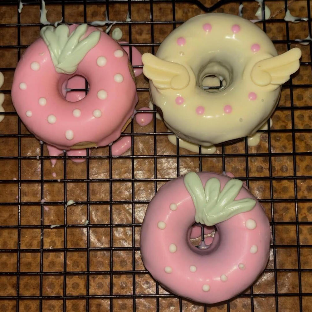 可爱甜甜圈甜品