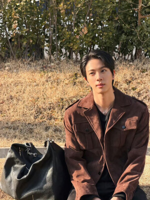 260228
金硕珍更新ins