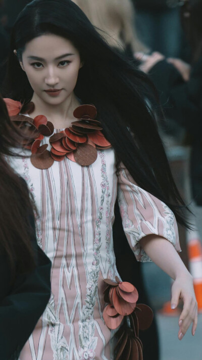 刘亦菲 Louis Vuitton 2026 FW 巴黎时装周
#刘亦菲路易威登品牌代言人# ​​​
刘亦菲 × Louis Vuitton 巴黎时装周 2026.3.10
