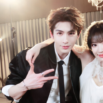 逐玉
张凌赫·田曦薇