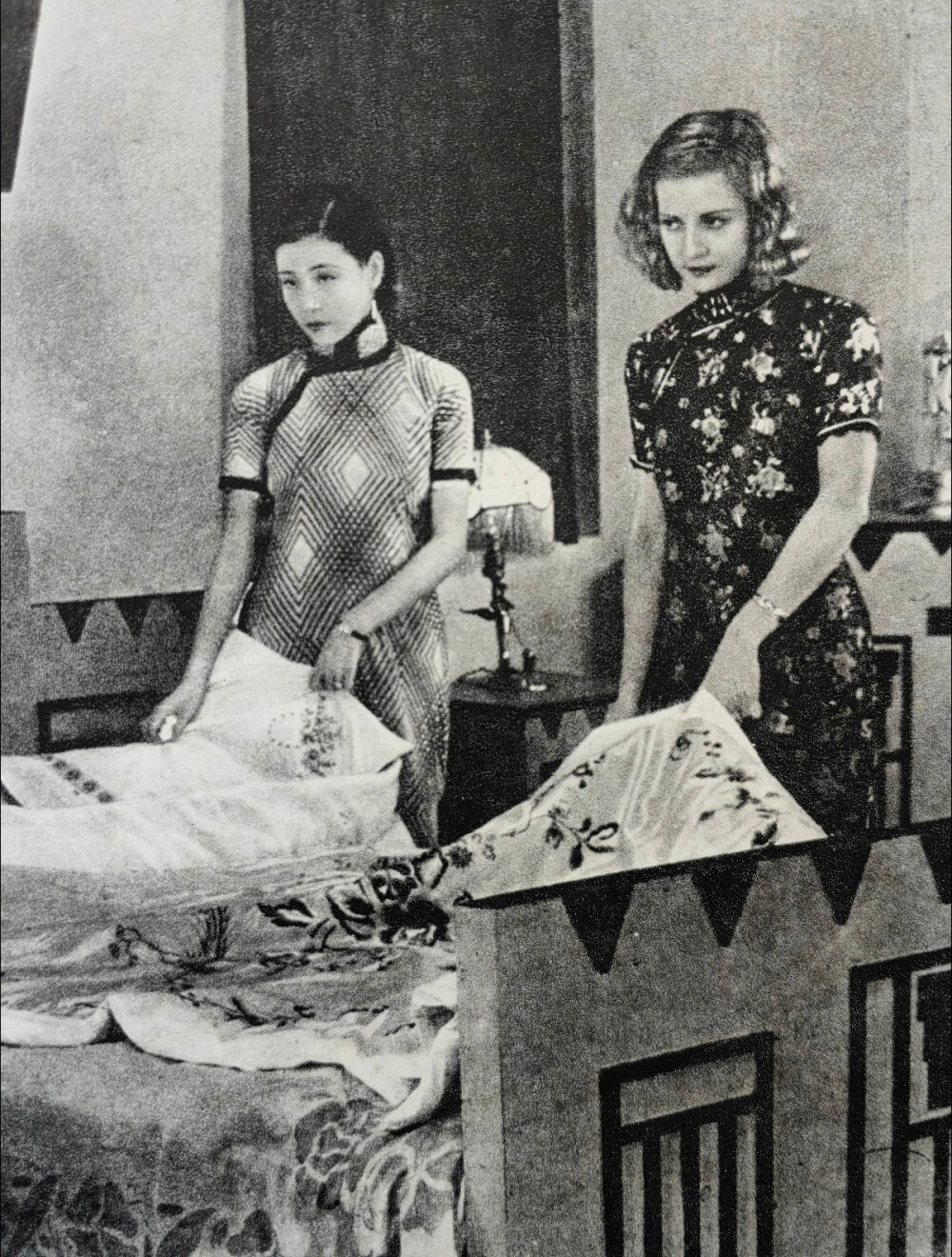 1934年《归来》，阮玲玉和妮姬娣娜