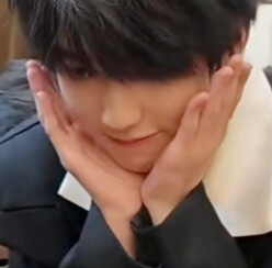 把我心弄得一团乱还在那里萌萌de笑