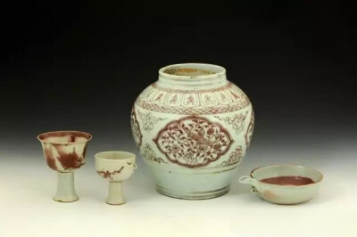 元代  釉里红罐、高足杯、匜
江西高安博物馆藏
