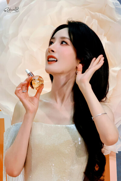 杨幂/巴黎卡诗全球品牌代言人