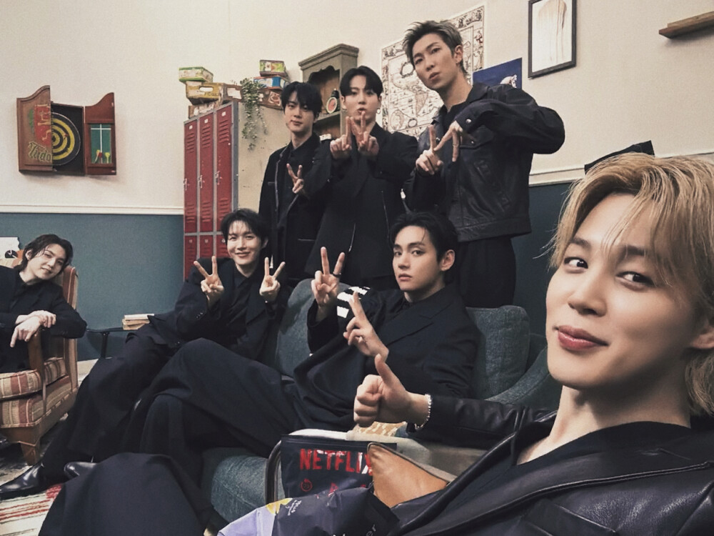 防弹少年团
260312 netflix
©HSY-V
