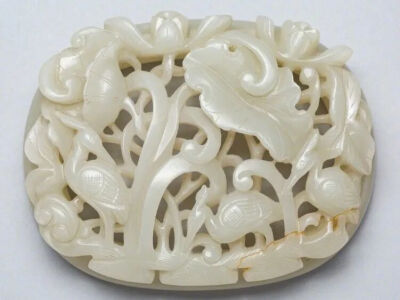 金代 青玉透雕一路连科带扣
观复博物馆藏
