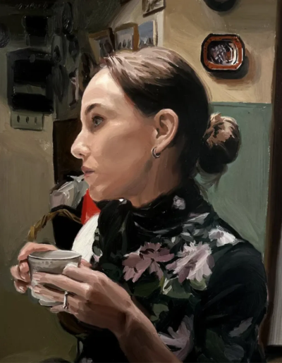 迈克尔·德·布里托是一位活跃于当代艺术界的具象画家，以细腻而富有情绪张力的人物绘画而受到关注。他的创作建立在扎实的写实基础之上，同时融入更加自由的笔触与当代绘画语言，使作品在结构严谨与情感表达之间取得平…