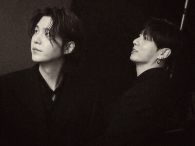 防弹少年团
260312 netflix
©HSY-V