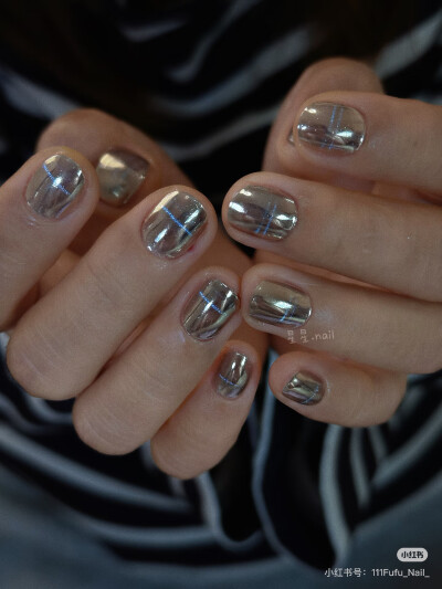 nails