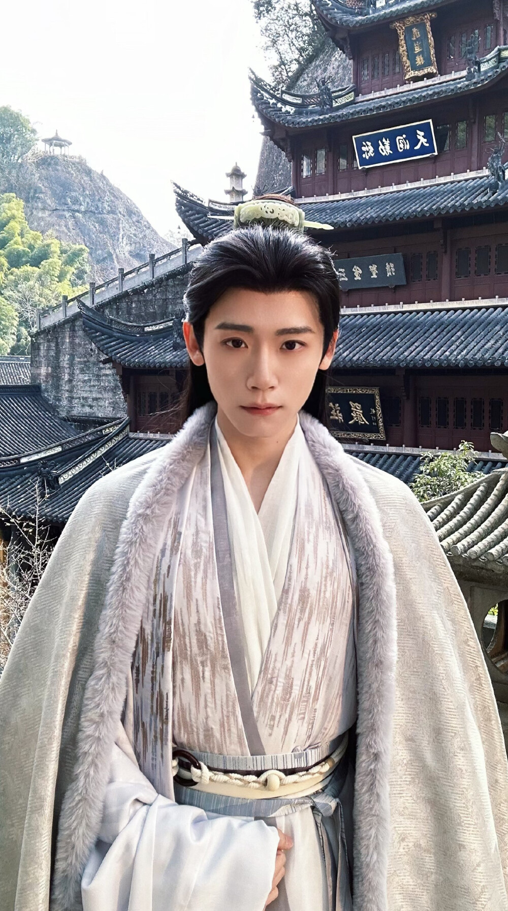 李卿《逐玉》公孙鄞