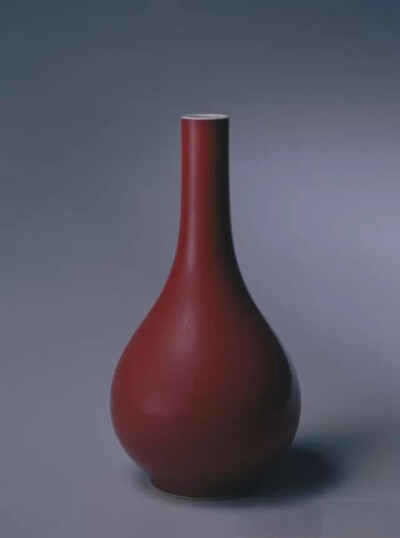 清雍正  霁红釉胆式瓶 
北京故宫博物院藏
