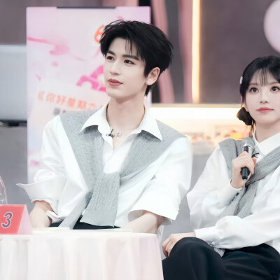 逐玉
田曦薇·张凌赫