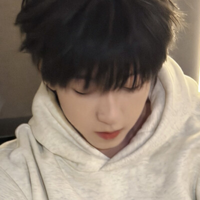 小哥哥你给我好好穿衣服