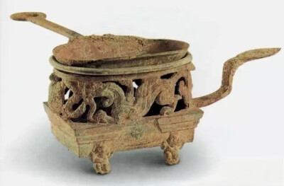 西汉晚期 四神温酒炉
山西省博物院藏
