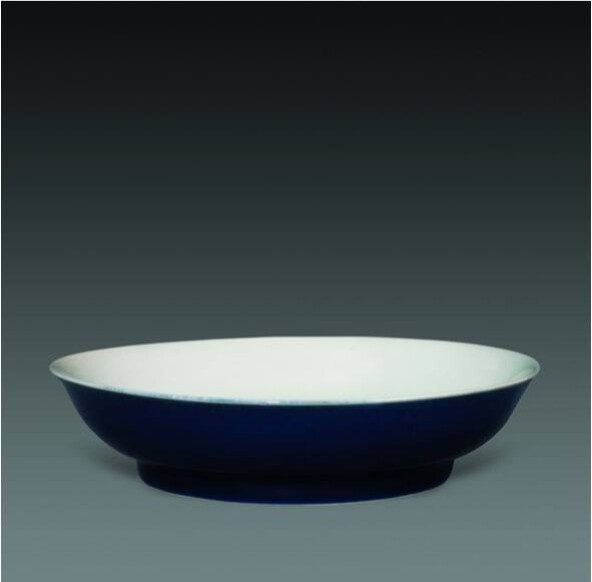 明宣德  霁蓝釉暗花双龙戏珠纹盘
中国国家博物馆藏
