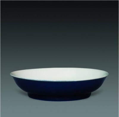 明宣德  霁蓝釉暗花双龙戏珠纹盘
中国国家博物馆藏
