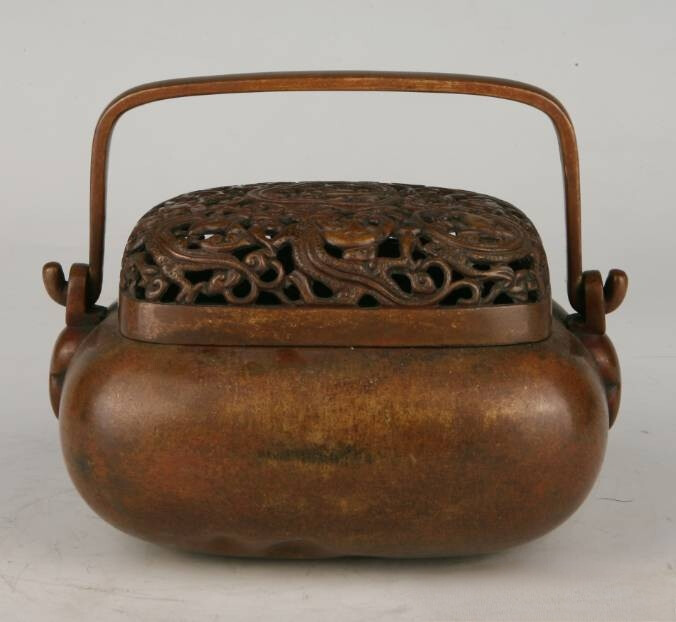 清雍正  铜雕螭龙纹手炉
观复博物馆藏
