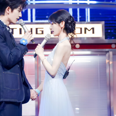 逐玉
田曦薇·张凌赫