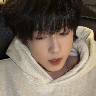 小哥哥你给我好好穿衣服