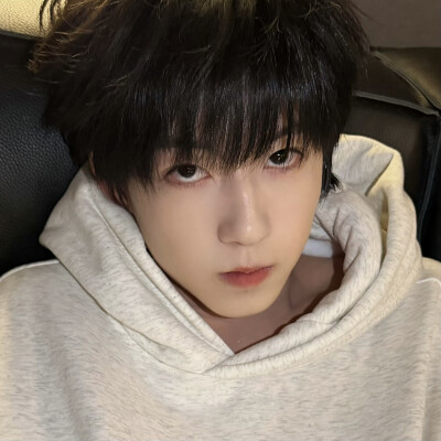 小哥哥你给我好好穿衣服