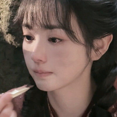 你们都不准欺负她