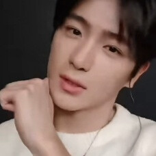 他丑了不关我事 