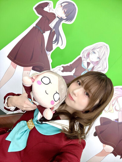 昨天的生放送，莲的30厘米趴趴要来了，钱包又要空了。