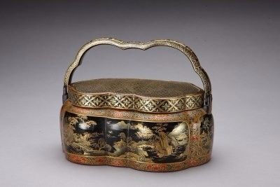 清雍正  黑漆描金山水楼阁图手炉
北京故宫博物院藏
