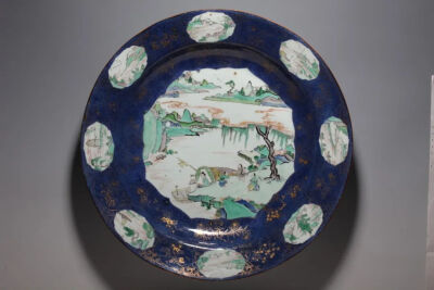 清康熙 洒蓝釉描金开光五彩渔家乐图盘
观复博物馆藏
