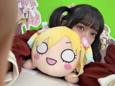 昨天的生放送，莲的30厘米趴趴要来了，钱包又要空了。