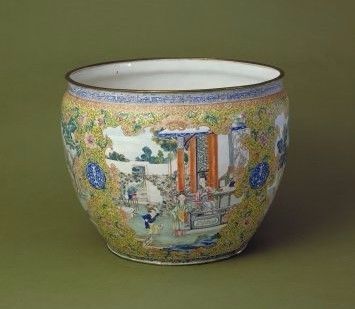 清代  画珐琅开光山水人物纹鱼缸
北京故宫博物院藏
