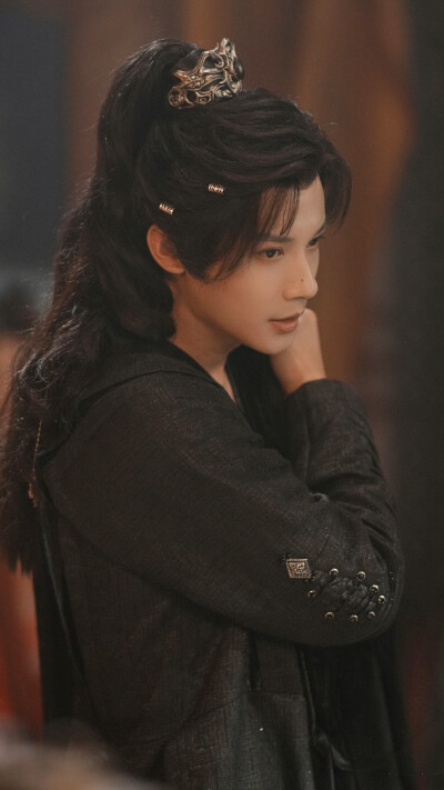 沈谬 在你眉梢种红豆 郑业成