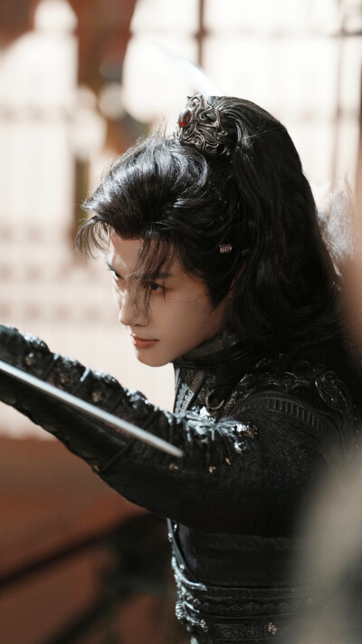 沈谬 在你眉梢种红豆 郑业成