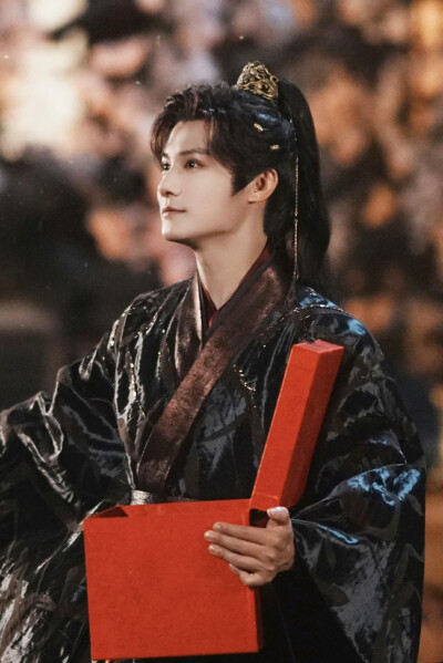 沈谬 在你眉梢种红豆 郑业成