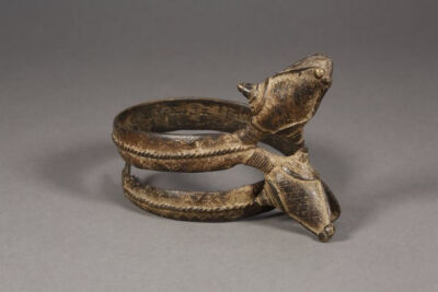 宋代  铜双头蛇形臂钏
观复博物馆藏
