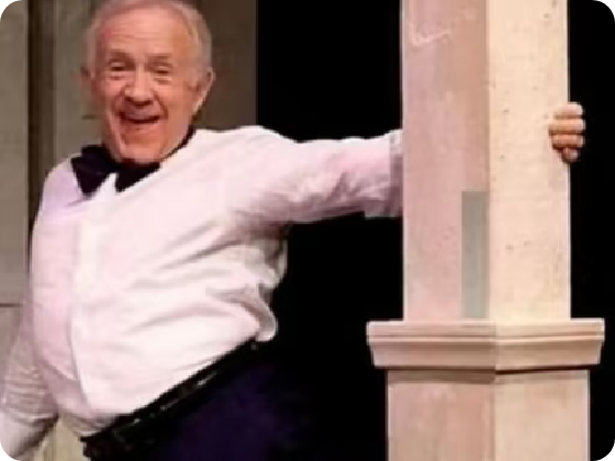 快乐老头 从柱子后面出来 表情