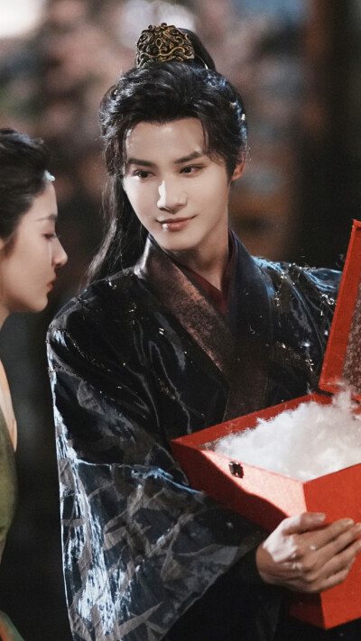 沈谬 在你眉梢种红豆 郑业成