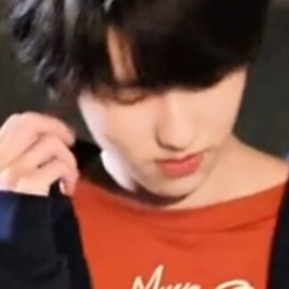 那一双爱笑眼睛不适合皱眉