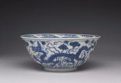 明弘治  青花荷塘游龙纹碗
北京故宫博物院藏
