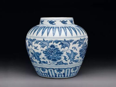 明弘治  青花缠枝牡丹纹罐
北京故宫博物院藏
