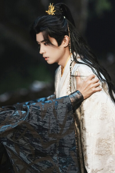 沈玉衡 在你眉梢种红豆 邓孝慈