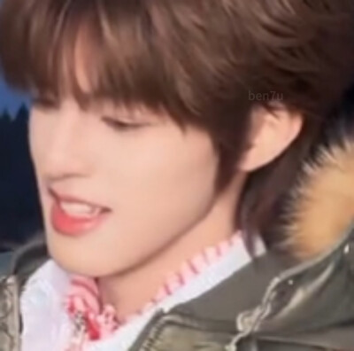 我就是这种人，表面上看起来城府极深，缄默不语，实际上老年痴呆已经发作了。