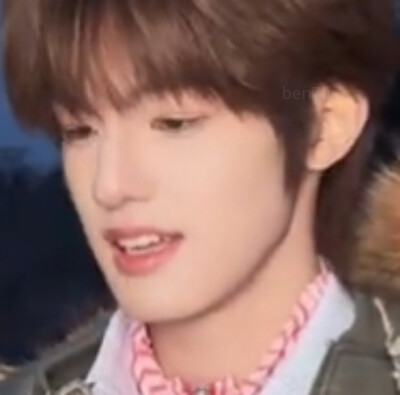 我就是这种人，表面上看起来城府极深，缄默不语，实际上老年痴呆已经发作了。